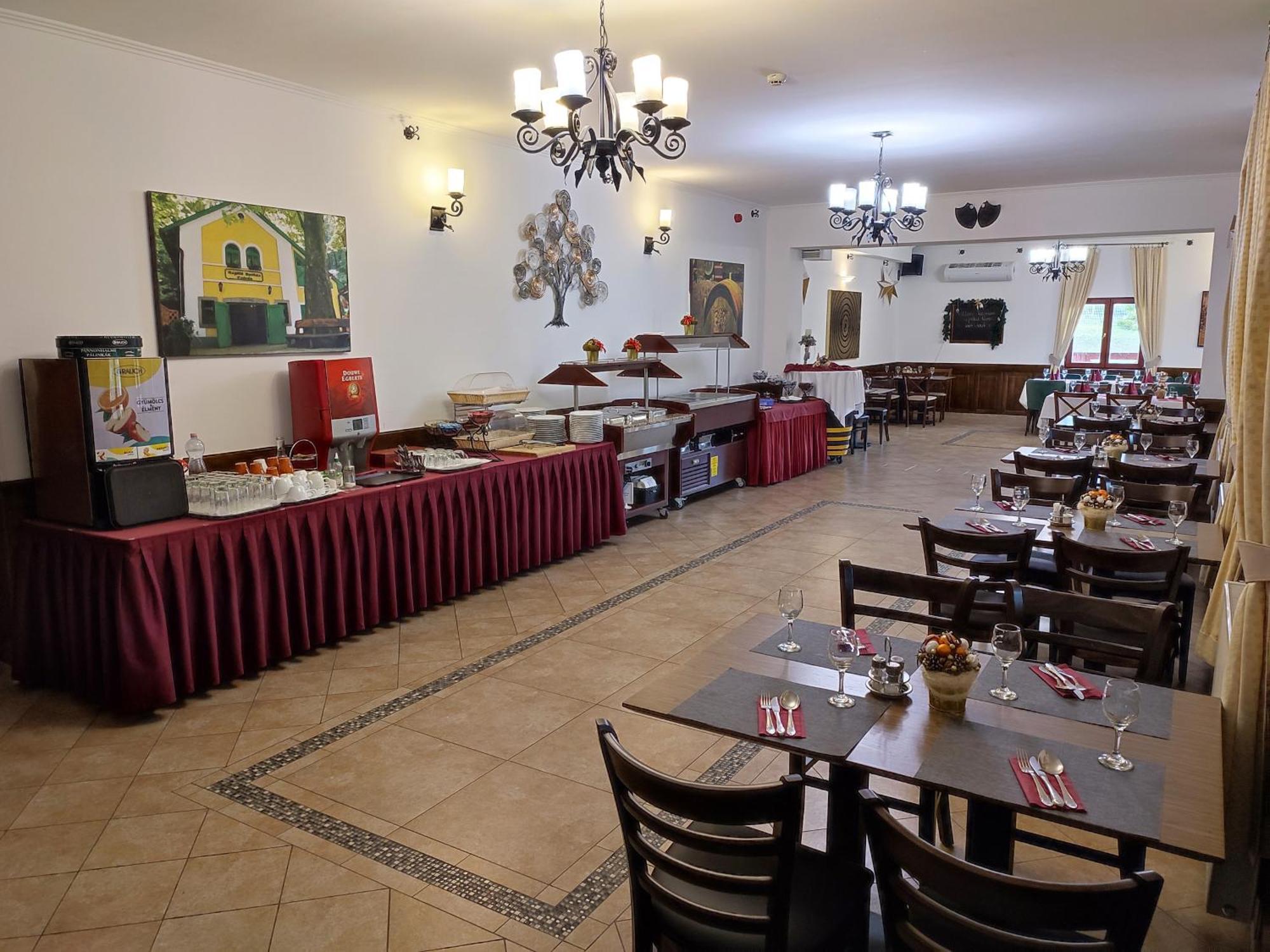 Borhotel Sziluett Farkasmály Gyöngyös Esterno foto