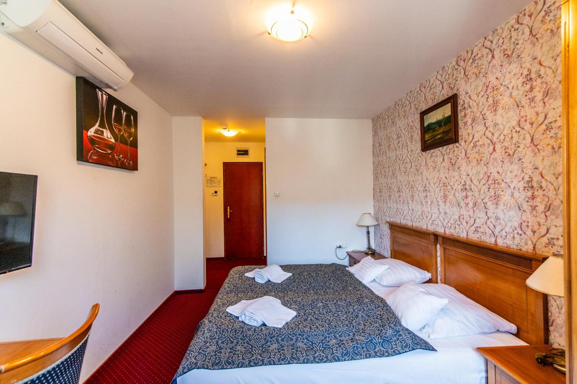 Borhotel Sziluett Farkasmály Gyöngyös Esterno foto