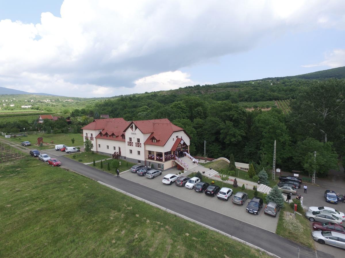 Borhotel Sziluett Farkasmály Gyöngyös Esterno foto